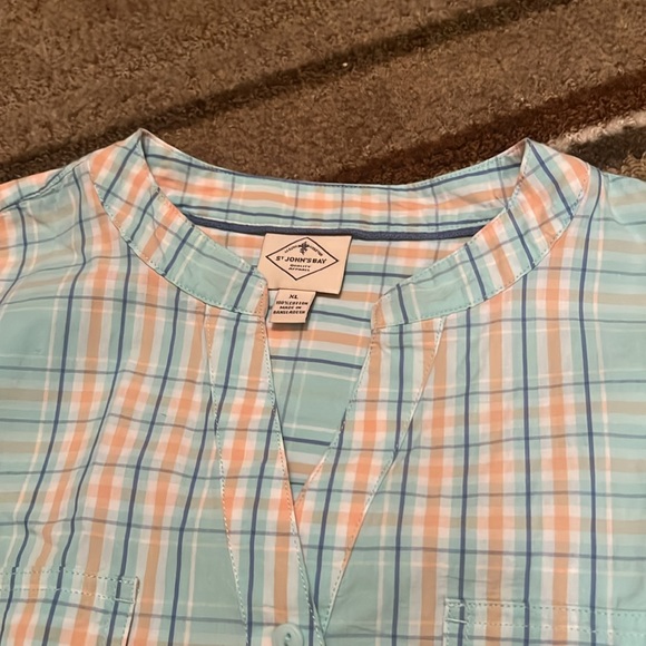 St. John’s Bay women’s button-down shirt - Picture 3 of 7